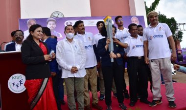 କିଟ୍‍ ଓ କିସରେ ଚେସ୍‍ ଅଲିମ୍ପିଆଡ୍‍ ଟର୍ଚ୍ଚ ରିଲେକୁ ଭବ୍ୟ ସ୍ୱାଗତ : ଓମଟିଭି