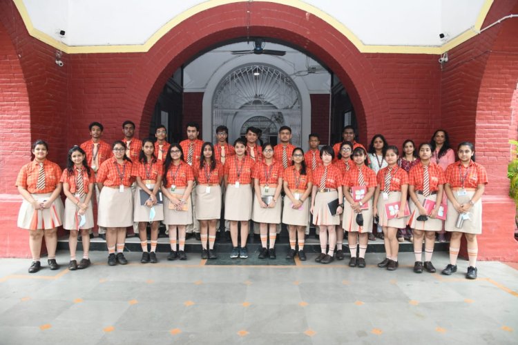 The High Court of Orissa organized a visit of twenty five students from Sai International School : Ommtv