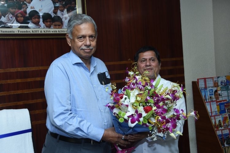 Shri Ashok Kumar Parija Takes over as KIIT-DU’s Chancellor : OmmTv