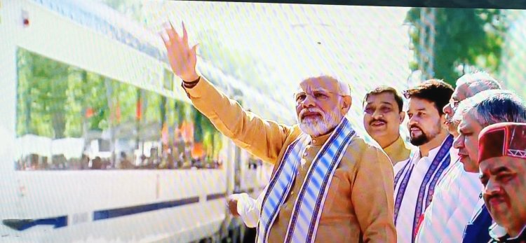 PM flags off Vande Bharat Express from Una in Himachal Pradesh to New Delhi : Ommtv