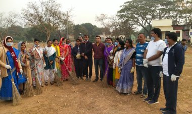 ଝାଡୁ ମାରିଲେ ଅଳିଆ ଉଠାଇଲେ ମେୟର କର୍ପୋରେଟର କମିଶନର, ଜନତା ମଇଦାନରେ ଗଣସଫେଇ ଅଭିଯାନ : Ommtv