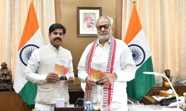 କବି ଡ. ଦୁଃଖୀଶ୍ୟାମ ମିଶ୍ର ଙ୍କ କବିତା ସଙ୍କଳନ, ଓଡିଶାର ମହାମହୀମ ମାନ୍ଯବର ରାଜ୍ଯପାଳଙ୍କ କରକମଳରେ ଉନ୍ମୋଚିତ : Ommtv