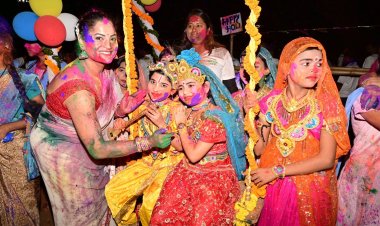 Ollywood Stars Shine at Holi Celebrations at KISS : Ommtv