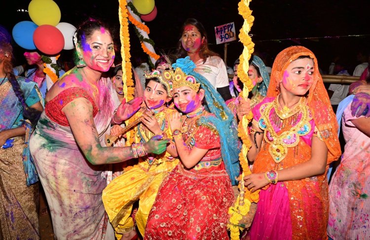 Ollywood Stars Shine at Holi Celebrations at KISS : Ommtv