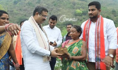 OMM TV Central minister celebrated Utkal Divas with the people of Kotia.