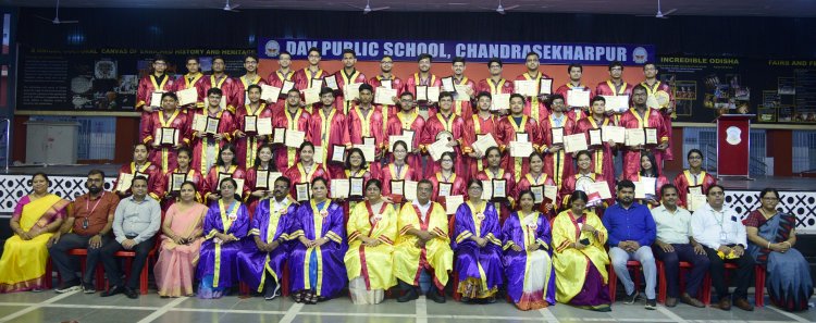 Felicitation ceremony for the achievers at DAV Chandrasekharpur : Ommtv