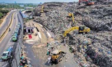 ସାଧାରଣ ଜନତାଙ୍କ ପାଇଁ ମରଣଯନ୍ତ. ଅଳିଆ ଟ୍ରକ୍ କବଜାରେ ସୈନିକ ସ୍କୁଲ୍ ରାସ୍ତା : Ommtv