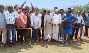 ଗାଡ଼କଣ କ୍ରିକେଟ୍ ଟ୍ରଫ୍ ପିଚ୍ ଉଦଘାଟିତ : Ommtv.in