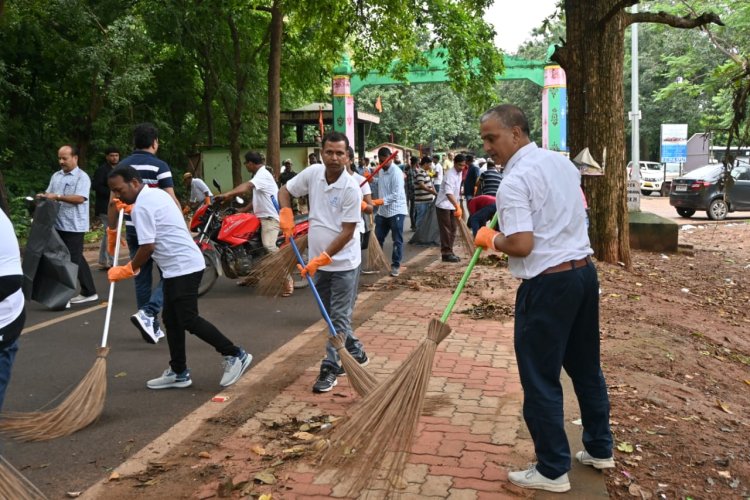 ଟାଟା ଷ୍ଟିଲ୍ ମେରାମଣ୍ଡଳୀ ଓ ଢେଙ୍କାନାଳ ଜିଲ୍ଲା ପ୍ରଶାସନ ଏବଂ ବନ ବିଭାଗ ସହଯୋଗରେ କପିଳାସରେ ସ୍ୱଚ୍ଛତା କାର୍ଯ୍ୟକ୍ରମ ଆୟୋଜିତ : Ommtv News12