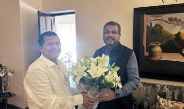 ଧର୍ମେନ୍ଦ୍ରଙ୍କୁ ଭେଟିଲେ ଅଚ୍ୟୁତ ସାମନ୍ତ: ଗୁଣାତ୍ମକ ଶିକ୍ଷା ନେଇ କଲେ ଆଲୋଚନା  : Ommtv