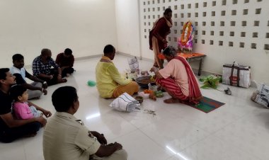 ବୁଦ୍ଧବିହାର ଗଣେଶପୂଜାରେ ପୁଲିସ୍ କର୍ତ୍ତା : ଉପସ୍ଥିତ ବୁଦ୍ଧି ବଳରେ ବସ୍ତି ଗଣ୍ଡଗୋଳ ସମାଧାନକଲା ପୁଲିସ୍ : Ommtv