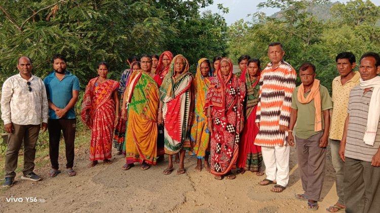 ଖରାପ ରାସ୍ତାକୁ ନେଇ ବାତେଲିମା ପଞ୍ଚାୟତ ବାସୀଙ୍କ ରାସ୍ତା ଅବରୋଧ, ସରପଞ୍ଚଙ୍କ ହସ୍ତକ୍ଷେପର ଆଠ ଘଣ୍ଟା ପରେ ସ୍ୱାଭାବିକ : Ommtv