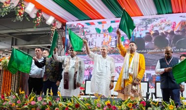 Hon’ble Minister of Railways Flags Off MEMU Train No. 08121 from Purulia to Howrah via Masagram and Inspects Santragachi Station Redevelopment under Amrit Bharat Scheme:Ommtv Kalinga Vikas