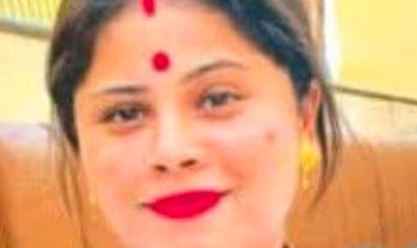 ରାଜଧାନୀରେ ଚିଲ୍ଲେଇ ଚିଲ୍ଲେଇ ନିଜକୁ ବିଖ୍ୟାତ ପ୍ରଖ୍ୟାତ ସମାଜସେବୀ ଭାବରେ ପରିଚିତ କରାଉଥିବା ତଥା କିଛି ଆତ୍ମଘୋଷିତ ୧ ନମ୍ୱର୍ ମିଡ଼ିଆ ବାଲାଙ୍କ କ୍ୟାମେରା ଲେନ୍ସର ତାରା ସାଜିଥିବା ମହିଳାଙ୍କ କାହାଣୀ :Ommtv Kalingavikas