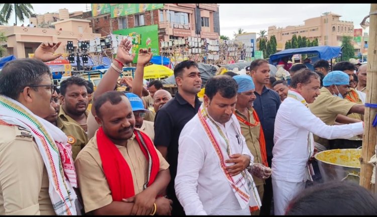  ମହାସଂଘ ପକ୍ଷରୁ ନିଶୁଳ୍କ ଅନ୍ନପ୍ରସାଦ ବଣ୍ଟନ:Ommtv Kalingavikas