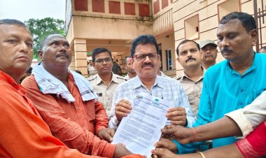 ଲାଞ୍ଜିଗଡ ସ୍ଥିତ ବେଦାନ୍ତ ଶିଳ୍ପକୁ ସ୍ଥାନୀୟ ବକ୍ସIଇଡ଼ ଖଣିରୁ କଞ୍ଚାମାଲ ଯୋଗେଇ ଦିଆଯିବI ଦାବିରେ ସ୍ଥାନୀୟ ବାସିନ୍ଦାଙ୍କ ପଦଯାତ୍ରା:Ommtv Kalinga Vikas