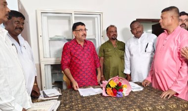 ଲାଞ୍ଜିଗଡ ଆଞ୍ଚଳିକ ବିକାଶ ପରିଷଦ ଧର୍ମଗଡ଼ ବିଧାୟକ ସୁଧୀର ରଞ୍ଜନ ପାଟ୍ଟଯୋଶୀଙ୍କୁ ଭେଟି ଦାବି ପତ୍ର ଦେଲେ :Ommtv Kalinga Vikas