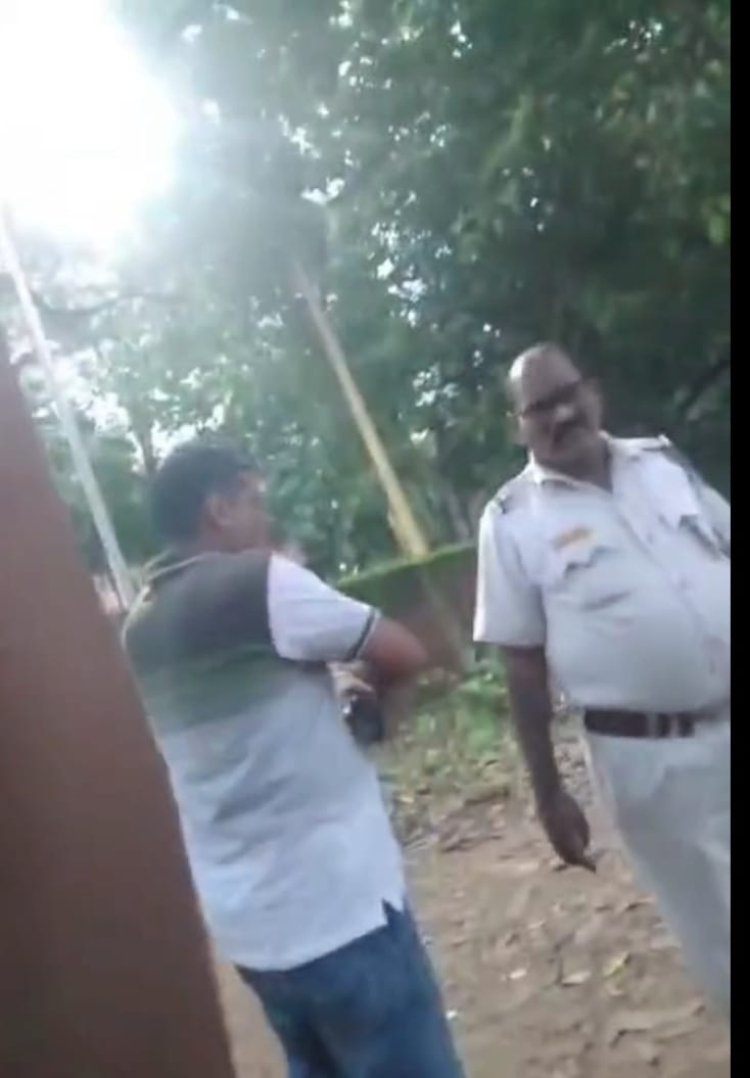 ରରୁଆଁ ଥାନା ଏଏସ୍ଆଇ ଲାଞ୍ଚ ନେଉଥିବା ଭିଡ଼ିଓ ଏବେ ଭାଇରାଲ ହେବାରେ ଲାଗିଛି : Ommtv Kalinga Vikas