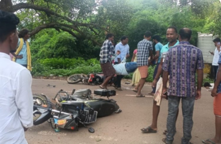 ଶିକ୍ଷକଙ୍କ ମଟର ସାଇକଲକୁ ପଛରୁ ପିଟିଲା ଆଉ ଏକ ମଟର ସାଇକଲ ଗୁରୁତ୍ୱ ହେଲେ ଶିକ୍ଷକ :Ommtv Kalinga Vikas