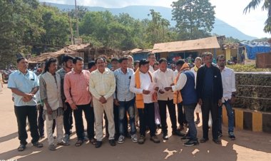 "କଳାହାଣ୍ଡି ଯୁବ ବିକାଶ ପରିଷଦ" ବେଦାନ୍ତ ମୁଖ୍ୟ ଫାଟକରେ କଲେ ବିକ୍ଷୋଭ :Ommtv kalinga vikas