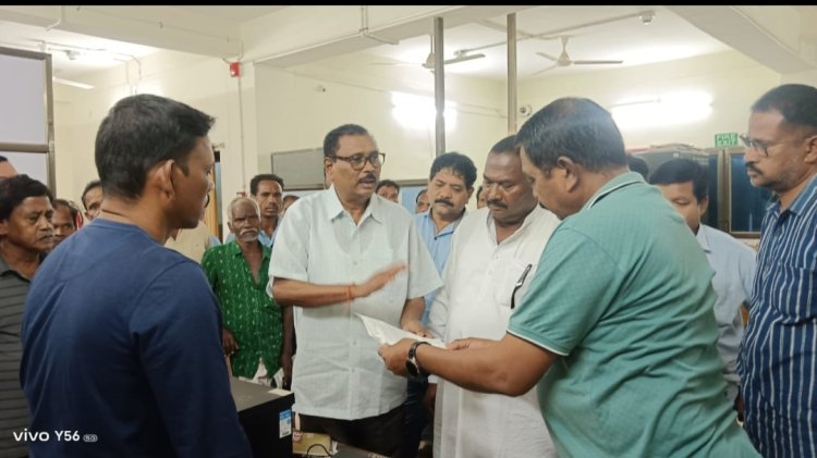 କାନ୍ଧରେ ଶବ ବୋହିଲେ ତିନି ଯୁବତୀ : Ommtv kalinga vikas