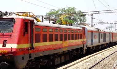 Experimental Stoppage of Visakha and Falaknuma Express at Khallikot Station.  Bhubaneswar, 22 January 2026