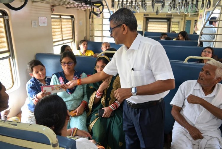 A Train, 200 Books and a Journey That Made Reading a Shared Experience