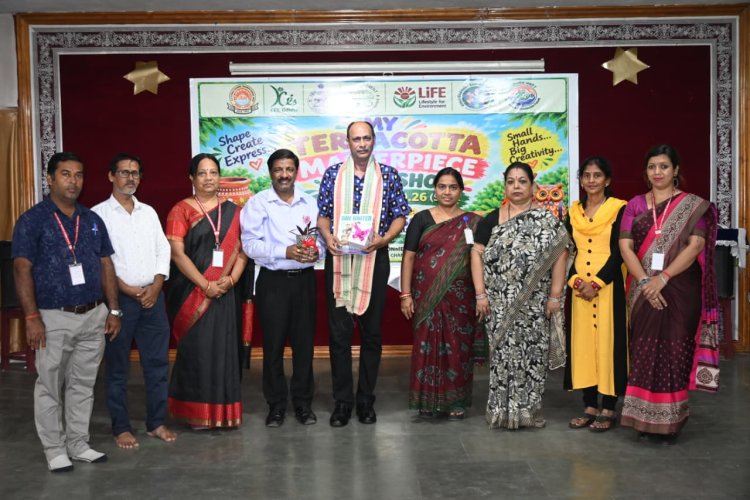 ମାଟିରେ ସୃଜନଶୀଳତାର ନିଆରା ପ୍ରୟାସ କଳିଙ୍ଗ ନଗର ଡିଏଭିରେ ଏକଦିବସୀୟ ଟେରାକୋଟା  ମାଷ୍ଟରପିସ କର୍ମଶାଳା ଆୟୋଜିତ  