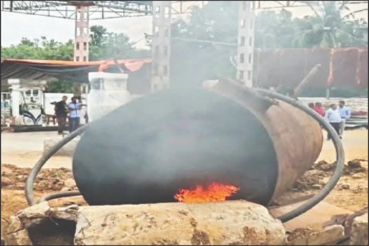  ପେଟ୍ରୋଲ୍‌ ପମ୍ପରେ ବିସ୍ଫୋରଣ: ଢାଙ୍କୁଣି ଉଡ଼ି ମୁଣ୍ଡରେ ବାଜିଲା, ଜଣେ ମୃତ